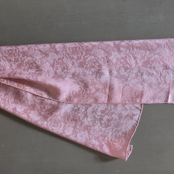 Pink Floral Damask Long Scarf, Never Used - Picture 5 of 6